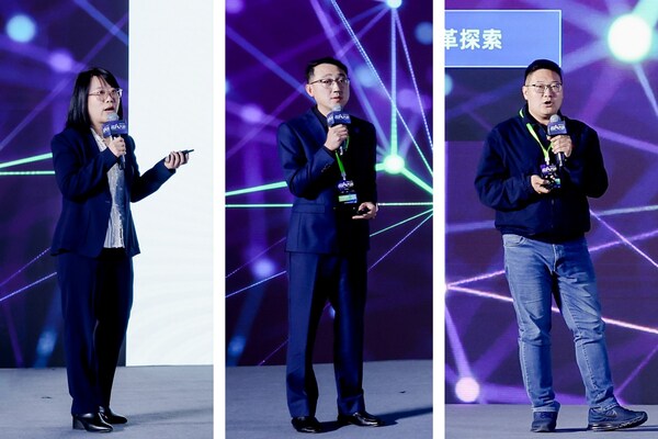 fesco数字人事服务e号档案负责人 娄春蕾(左),蚂蚁集团数字科技战略行业副总经理 蒋鸿飞(中),北京生数科技有限公司商业化总监 陈鹤天(右) fesco数字人事服务e号档案负责人 娄春蕾(左),蚂蚁集团数字科技战略行业副总经理 蒋鸿飞(中),北京生数科技有限公司商业化总监 陈鹤天(右)