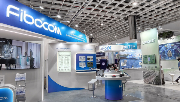 广和通在computex 2026展会上的展位,展示了其5g移动宽带与fwa、端侧ai、aiot等创新九游会j9登录入口的解决方案,现场设有多个展示区域和产品演示台。 广和通在computex 2026展会上的展位,展示了其5g移动宽带与fwa、端侧ai、aiot等创新九游会j9登录入口的解决方案,现场设有多个展示区域和产品演示台。