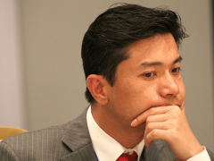 赵世奇离任百度搜索总经理：ai浪潮下百度转型的阵痛与破局